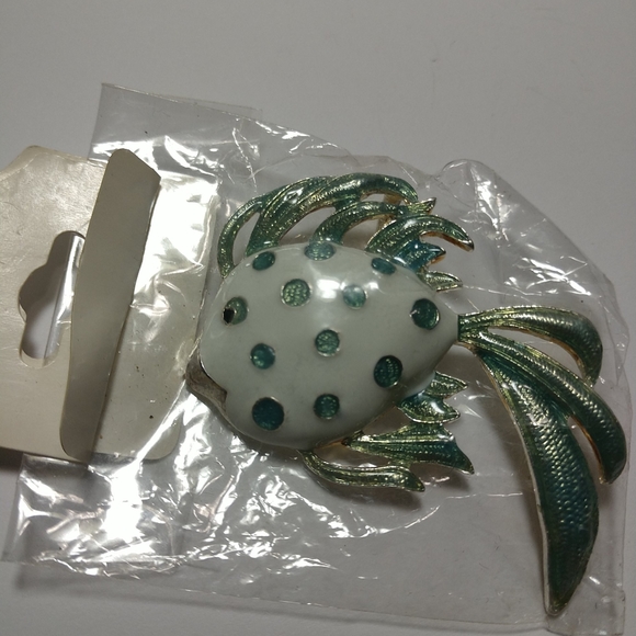 🐠🆕 Fish Brooch/Pendant Blue White Stainless Steel Best Collection NWT - Picture 3 of 6
